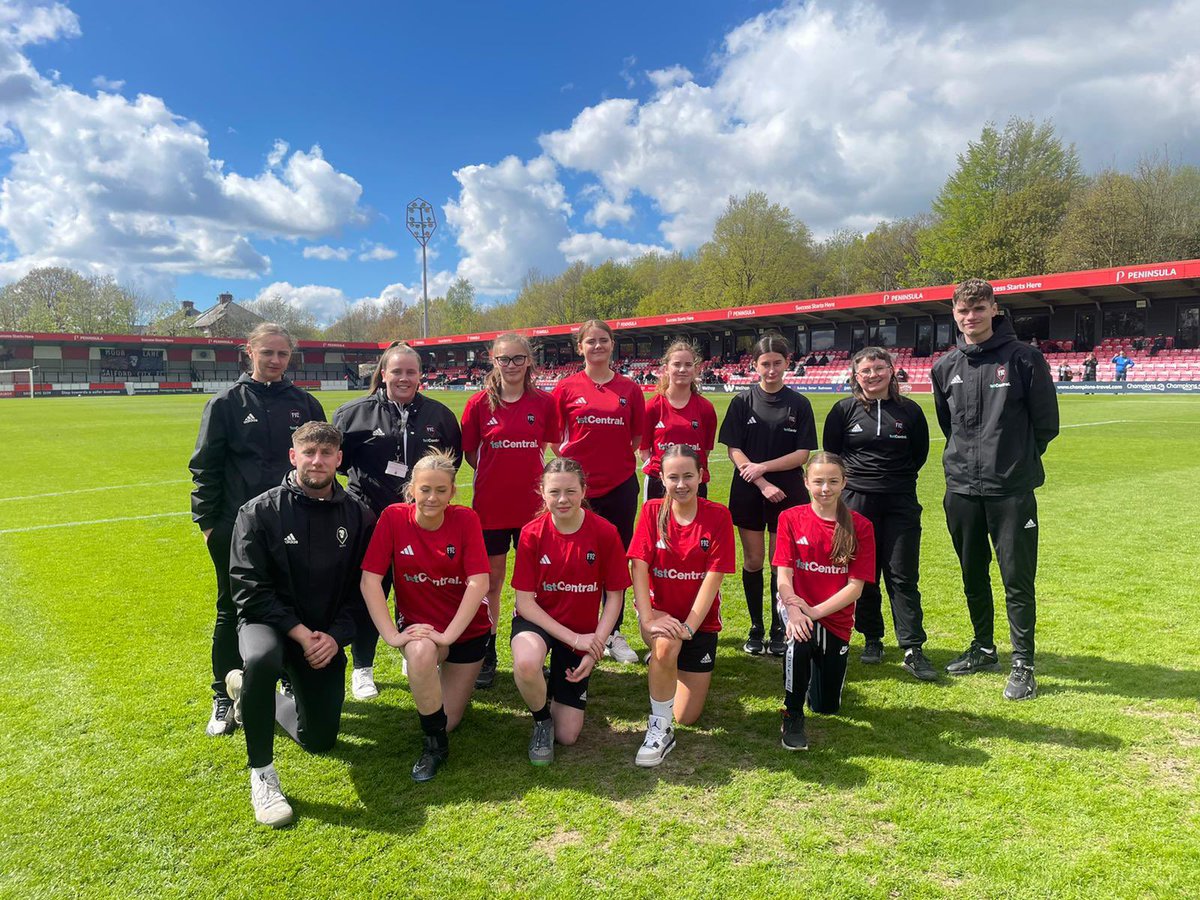 It was brilliant to take our Emerging Talent Centre squad to today’s @SalfordCityFC Lionesses derby against Bury FC Women! Thanks for having us 😃 #wearesalford 🦁🔴