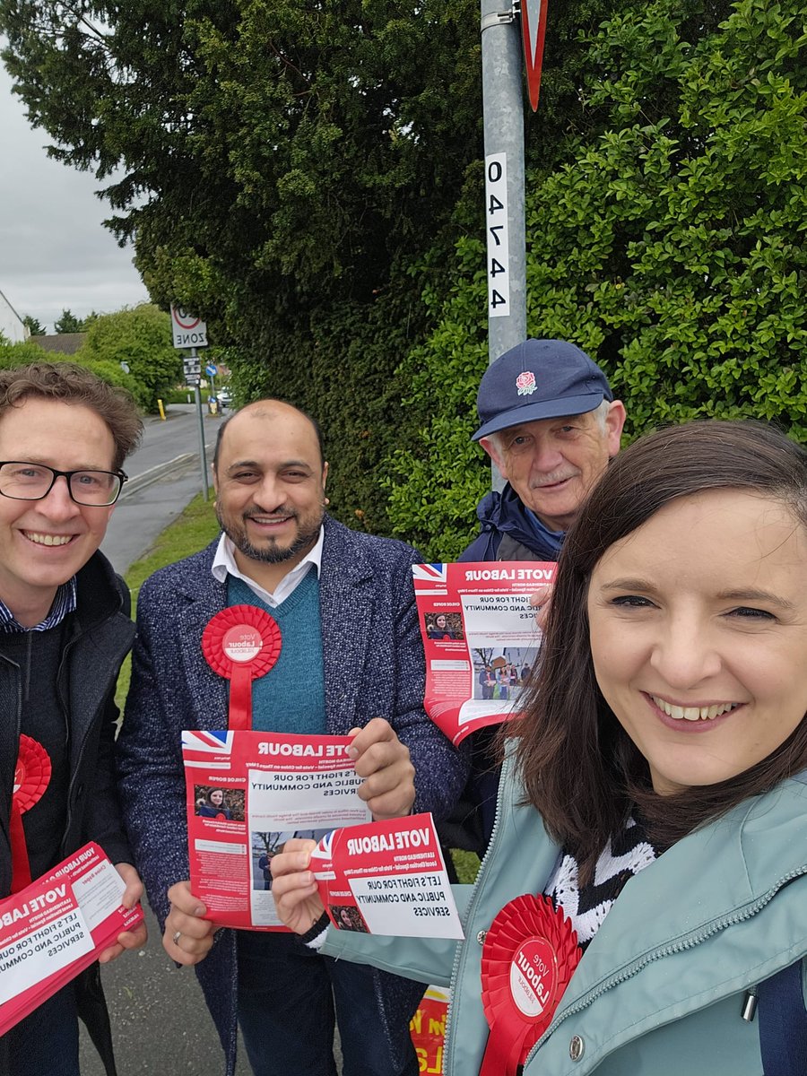 Fantastic team out with Chloe Roper canvassing and leafleting in #LeatherheadNorth. We are really grateful to everyone who took the time to talk to us this morning on the doorstep.🌹
#VoteLabour #LocalElections24 #SurreyPCC #Leatherhead #MoleValley #Surrey #GENow #LabourDoorstep