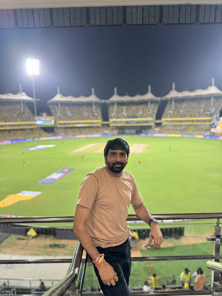First Ever Experience in the Stadium 🏟️ It’s crazy What A feeling to be here Witnessing #SRHvCSK Thanks to Bawss @MusicThaman for making it real ❤️❤️❤️🎯🧿