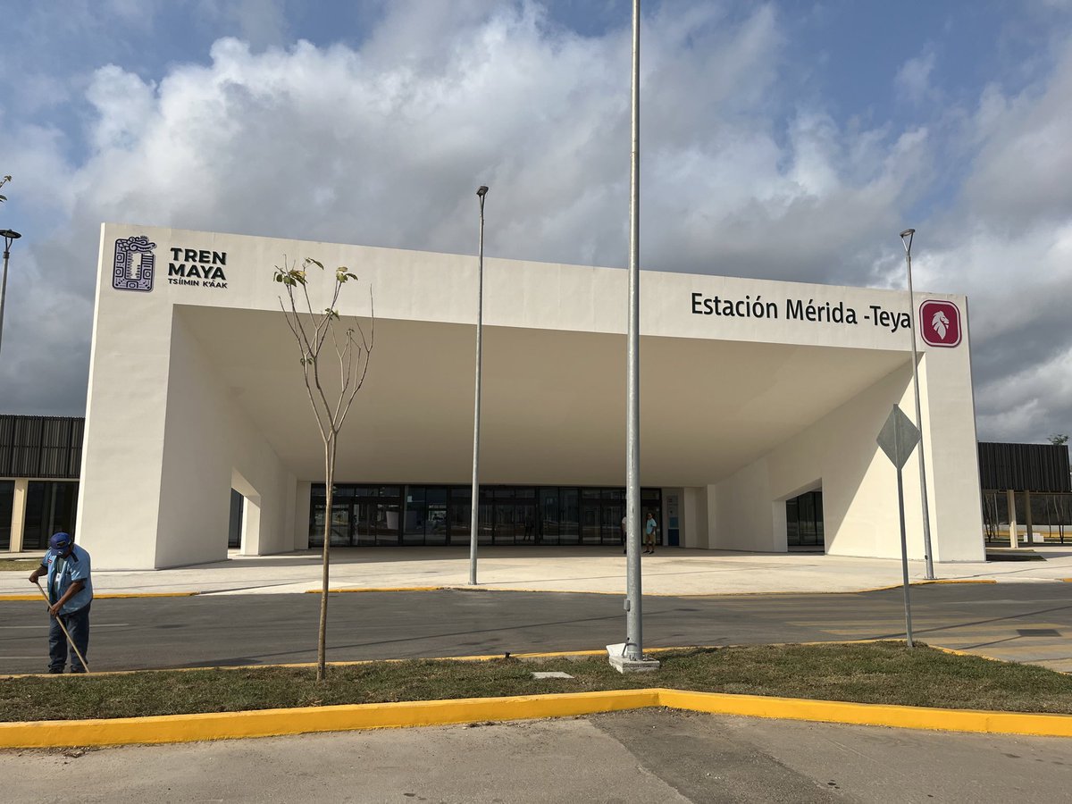 slucy's tweet photo. Good morning!

Heading from Merida to the Cancun airport today on the brand new Tren Maya.

🧵>> https://t.co/vo2NI3Y5eJ