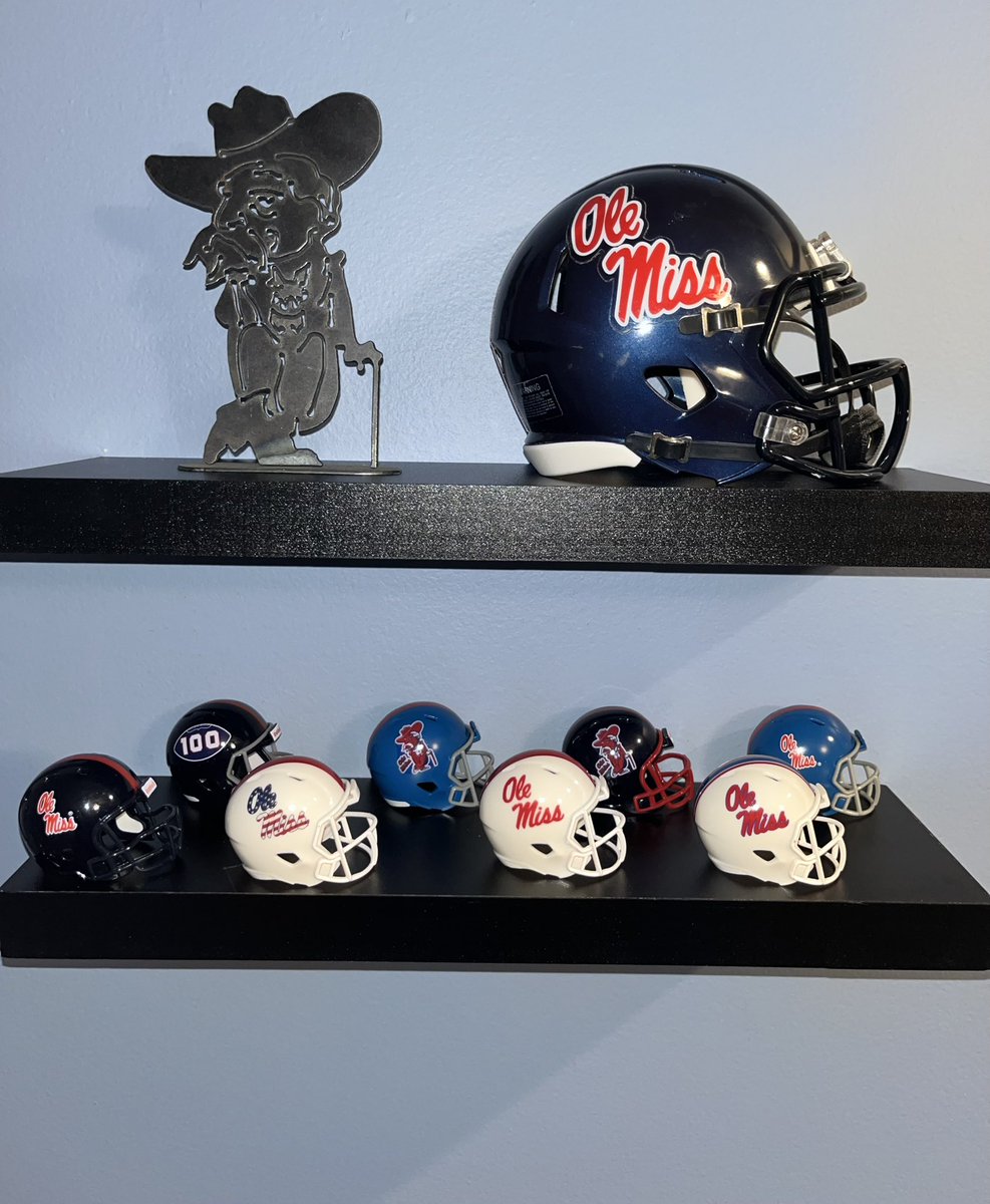 My mini helmets came in yesterday. I put them in order by the year they debuted, from 1969 to 2021. Reach out to Brett @PickSixPreviews if y’all want a set 🔴🔵
