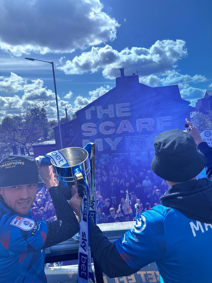 What a view… 🤩 @StockportCounty #ChampionsParade #CountyCommunity #Stockport #ScarfMyFatherWore