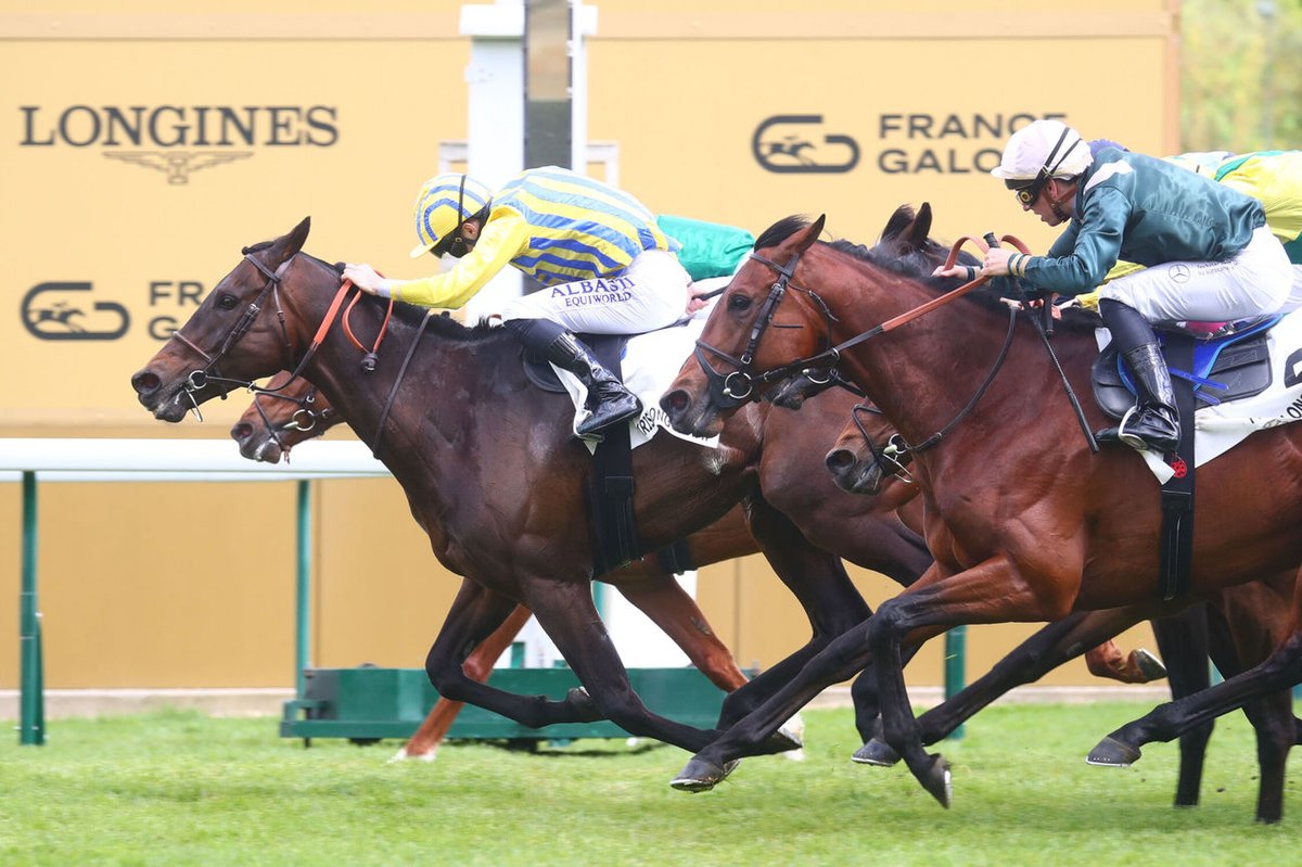 HAYA ZARK (Zarak @AgaKhanStuds) remporte le Prix Ganay (Gr1), à @paris_longchamp et offre à son entraîneur Adrien Fouassier un premier Gr1. Élevé par Odette Fau, il défend également ses couleurs. @pouchinalexis lui était associé. 📸 @ScoopDyga