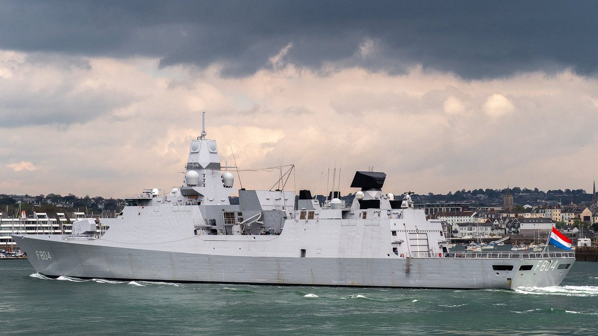 🇳🇱HNLMS De Ruyter inbound to Devonport this afternoon while undergoing @FOST serials. Great to visit this ship last year. @welmerveenstra She has been upgraded with improved radar for ballistic missile tracking and will be the first Dutch warship to test fire Tomahawk Land