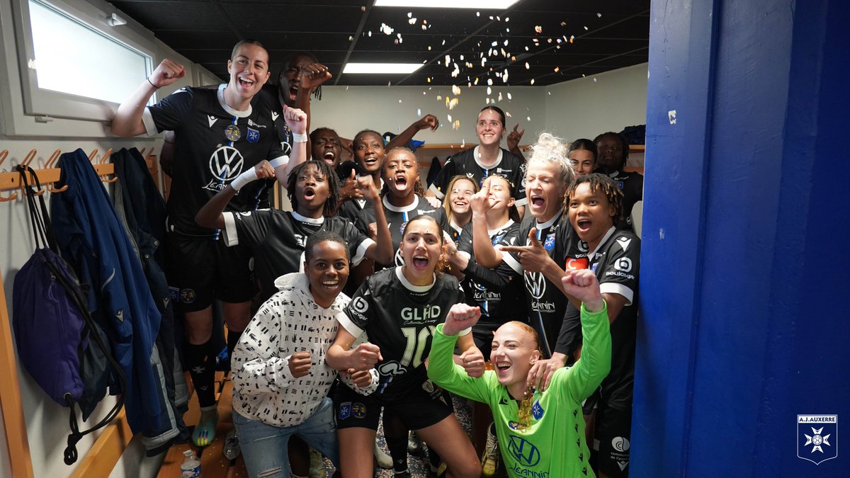 📸 Les filles sont sacrées 𝐜𝐡𝐚𝐦𝐩𝐢𝐨𝐧𝐧𝐞𝐬 𝐝𝐞 𝐑𝟏 𝐟𝐞́𝐦𝐢𝐧𝐢𝐧𝐞, on vous propose de revivre le match et la célébration en images ! Elles méritent bien ça, non ? 🤩
👉 aja.fr/galeries-photo…

#TeamAJASTADE #TeamAJA