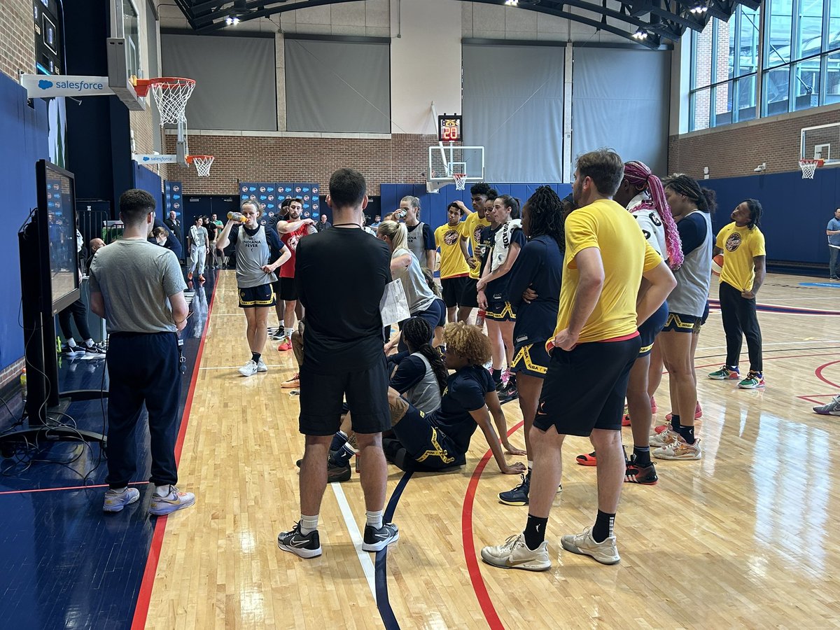 📍First day of Fever training camp Damiris Dantas is the only player not here to start training camp.