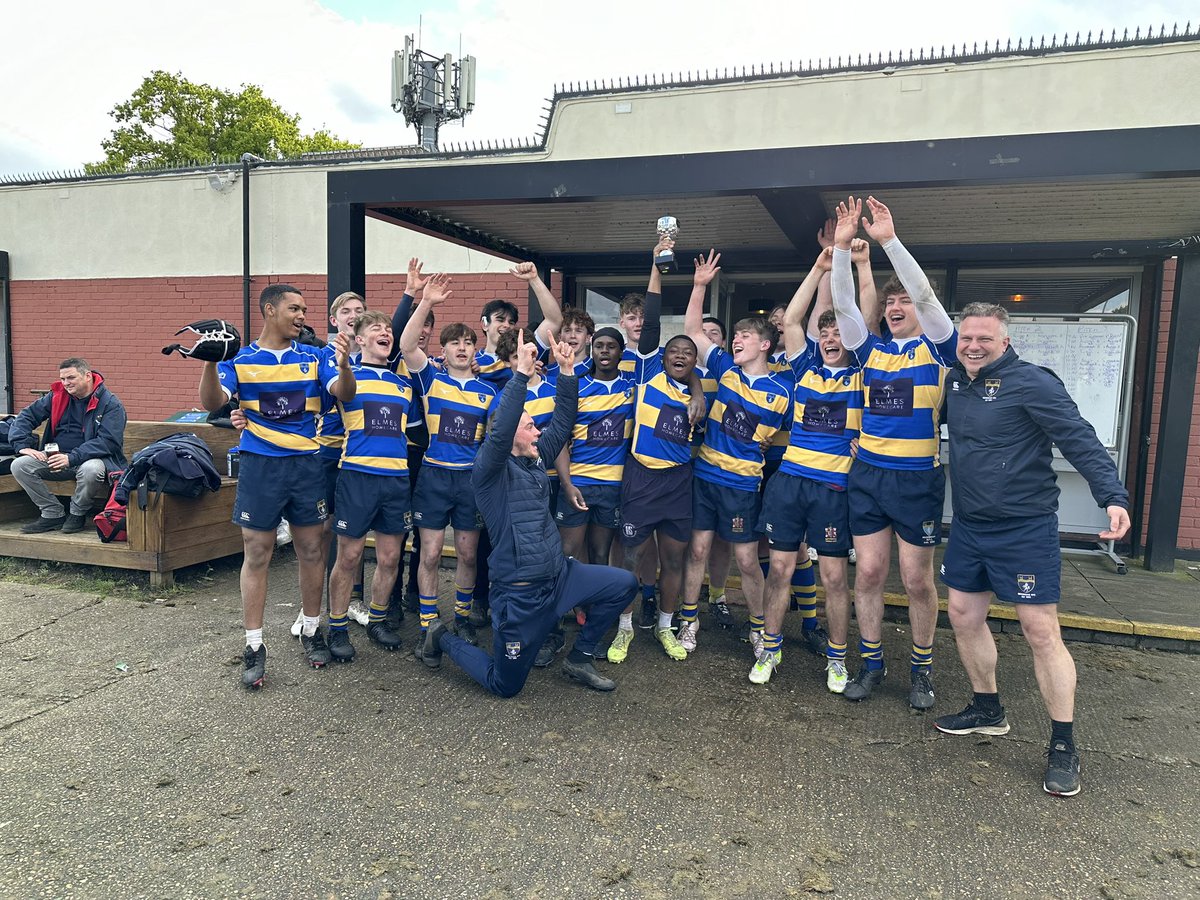 Drum roll🥁 … The winners of the @KentRugby U18’s 7’s bowl are … @BeckenhamRFC Congratulations Bad luck @DartfordiansRFC you played well all tournament