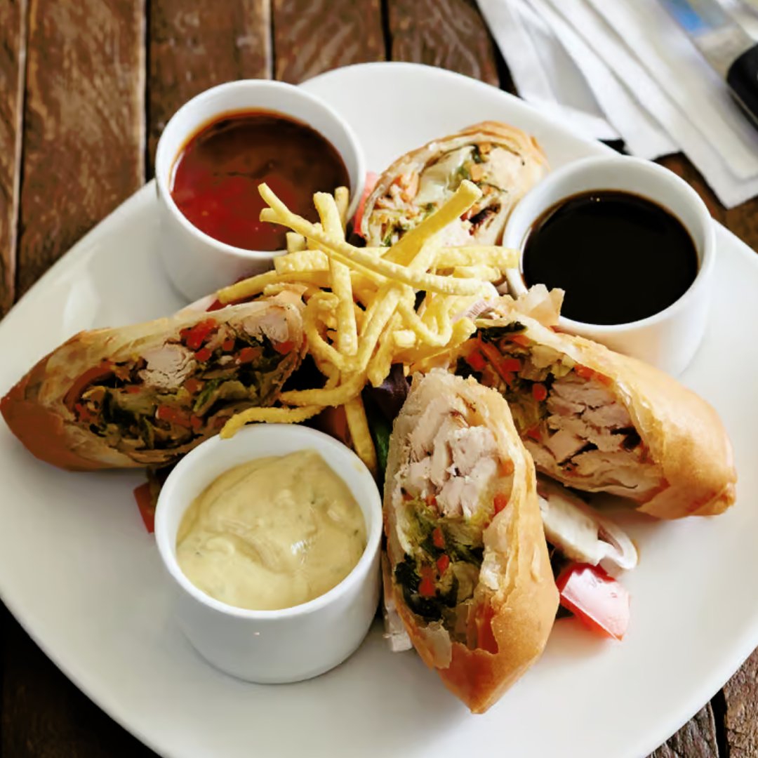 A delicious starter for any meal: our handmade Spring Rolls 🥂✨ #SpringRolls #DishHighlight #Appetizer #FoodLovers #TastyEats #EatLocal #QualityFood #VillageTavern #DeliciousFood #Foodie