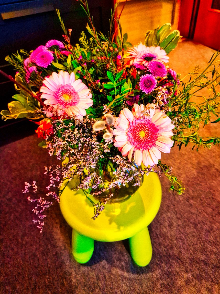 #flowers #bunchofflowers #gift #beautiful #bouquet #friendship #surprise #lovedit #surprisegift #blumen #colorful #photo #flowersphotography