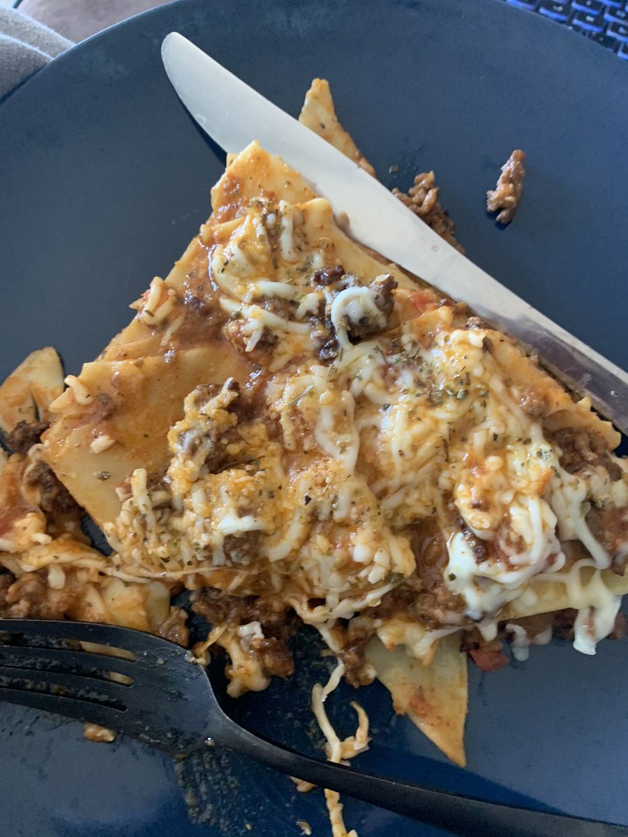 roopeeeeee's tweet photo. Pero que mona mi roommate  lleva todo el finde haciéndome la comida 🥹🥲 https://t.co/UDOOs8rh97