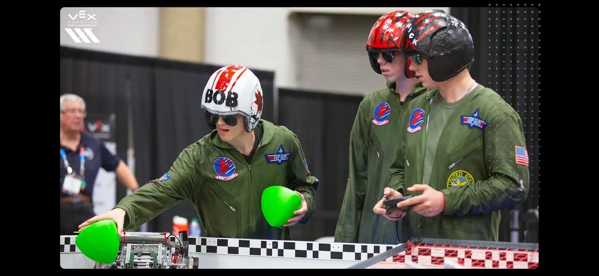 SandyVEXRobotic's tweet image. Last night the team made the big Screen at the Finals in the dome.  Presented medals at a great dinner, then slept in and headed to Pop Stroke for some mini golf, food and other games before catching our flight home. #vexworlds