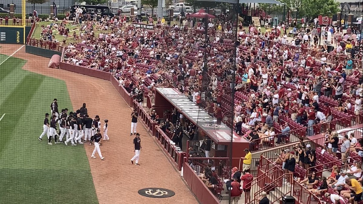 South Carolina’s Dylan Eskew pulled after 6 1/3 innings of shutout work against the No. 4 Wildcats. Limited Kentucky to five hits and gets the standing ovation on his way out @GamecockBasebll | @wachfox