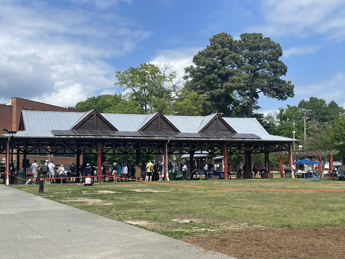 Shout out @CarrboroGov & @CarrboroMarket for hosting the Orange County Living Wage’s Chili Cook Off on the Carrboro Town Commons! Supporting living wages in our community is their mission. I appreciate my friend @Susan4Carrboro directing me to the delicious chili dishes & treats!