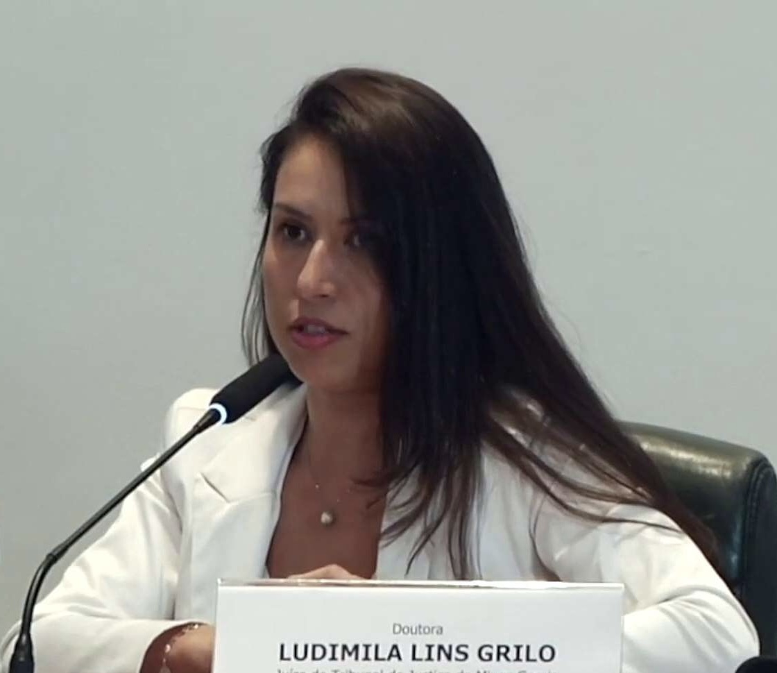 Ouvi dizer que vão propor PEC pra indicar ministro do STF por aclamação popular Então subam a hashtag aí, galera: #LudmilaNoSTF