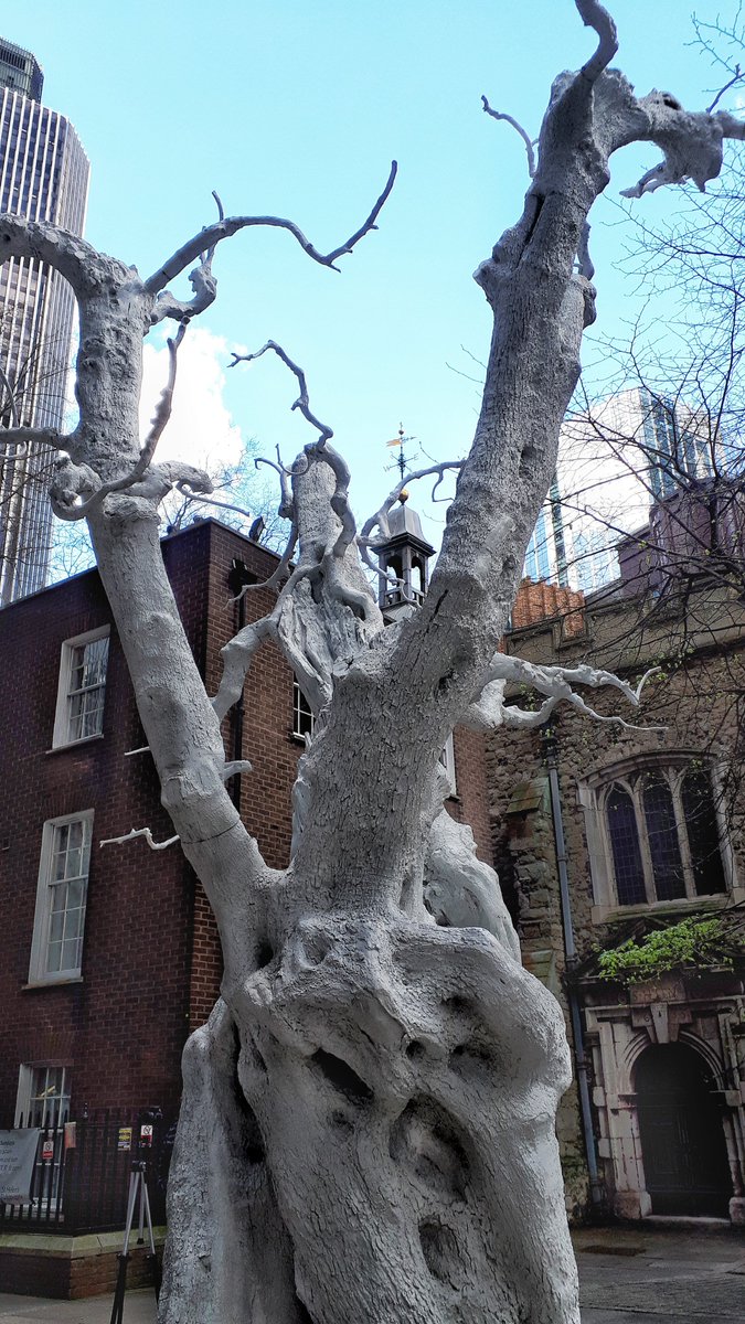 #UgoRondinone's ghost-like, white-painted 'summer moon' is part of a long-running series of #sculptures of #trees. This is part of the annual celebration of #publicart in the City of London, #SculptureintheCity #art #streetart #urbanlandscape #London #Londoner #Londres