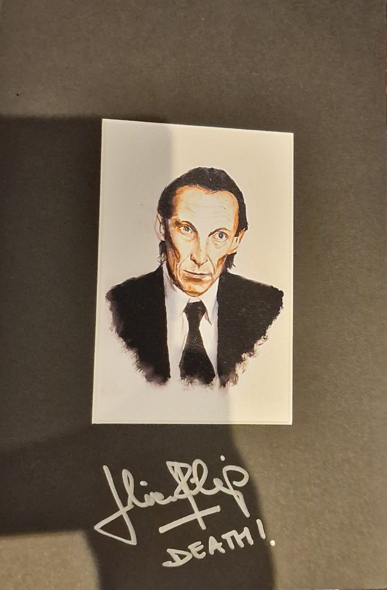 Had the absolute pleasure of meeting @JulianRichings yesterday. He signed this original art from sm-artworks 🍕 thank you so much and come and see us again soon! 🖤