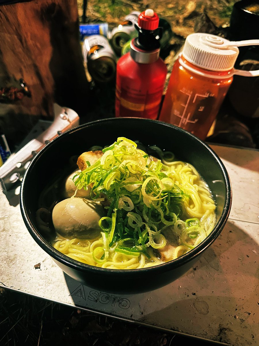 いつぞやのキャンプ飯
初夏のような暑さだけど…山中の夜はちと寒い。柚塩ラーメン🍜 #ソロキャン #キャンプ好きと繋がりたい #ブッシュクラフト #焚き火 #焚き火飯 #無骨 #キャンプ飯 #メスティン飯 #キャンメシ #野外料理 #ソトレシピ #おうちキャンプ