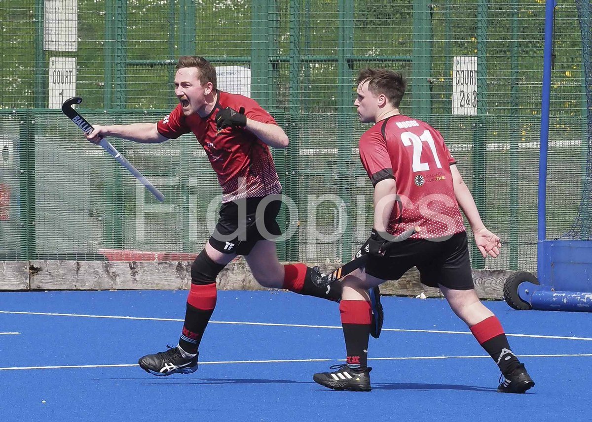 @Cardiff_Hockey @CarmsHockeyClub @KearGareth Images from the Trophy Semi Final between Carmarthen and Cardiff & Met M5 are at this link flic.kr/s/aHBqjBo8aa #ThanksbothTeams #thanksUmps #HockeyFamily