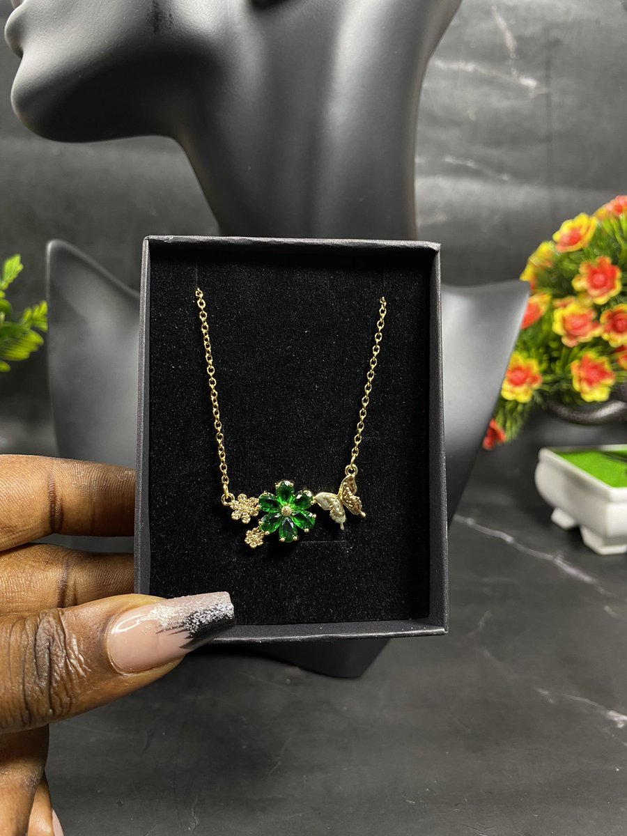 Megan emerald necklace . . Old price: N4500 Sales price: N3500(comes in a box) Valid till 12am. . #NightmarketwithDammyB #Pagesbydamicommerce #Easternightmarket #Flutterwavecommerce
