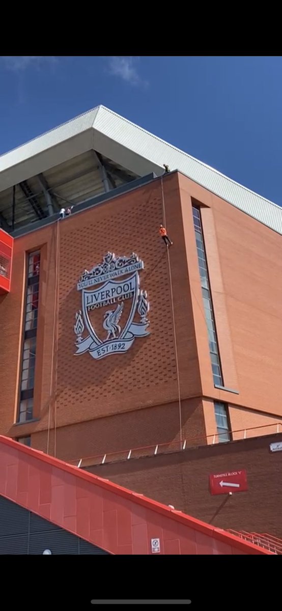 Thanks to all those who abseiled down Anfield today to raise funds for #syngap1 research, including our very own @l_mizen pictured here!