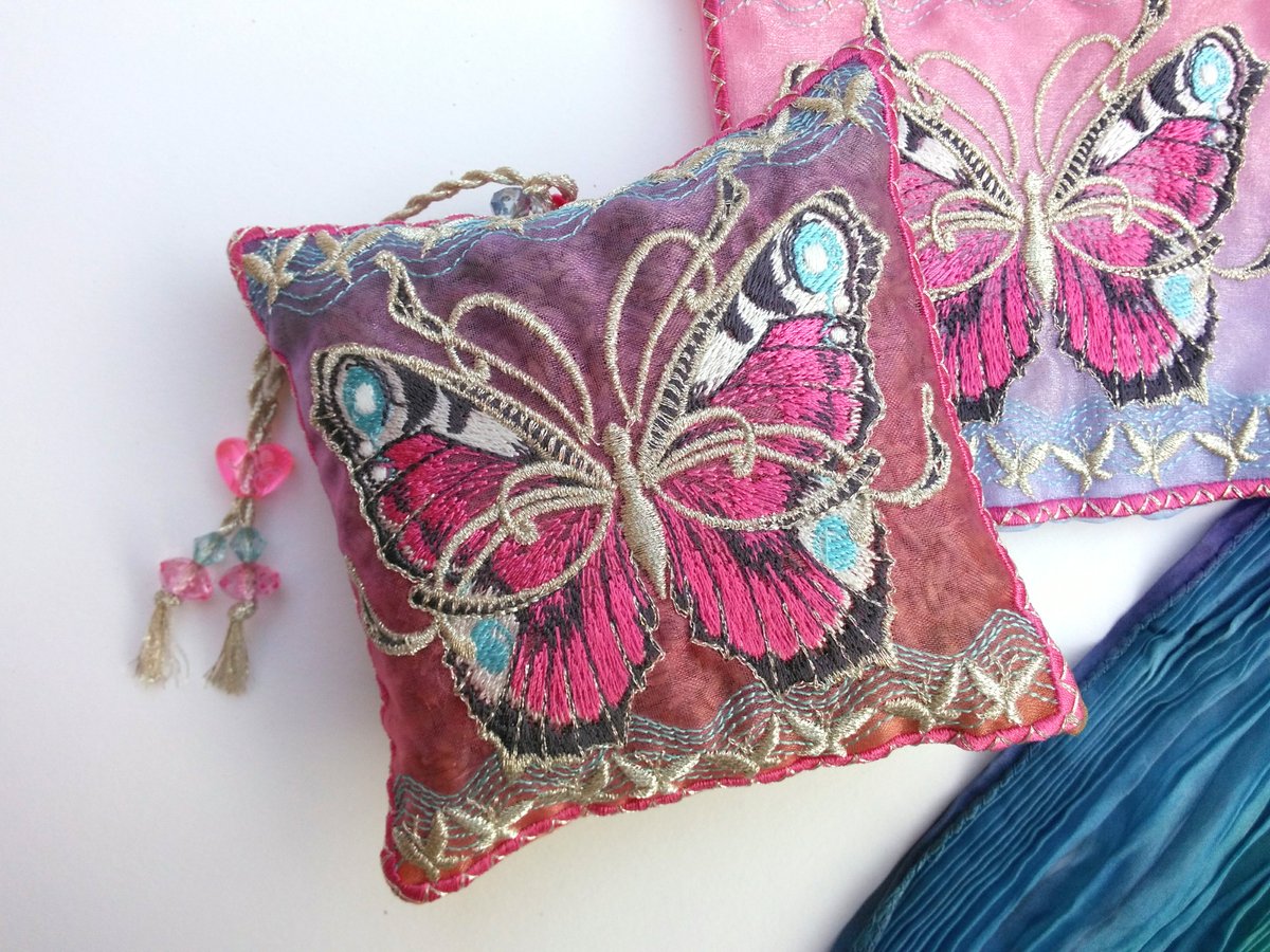 @RachelPettittD @BritishCrafting @SilverHalosByH @CJCo_lisa @thistledownwish Thank you Rachel, for including my pink #butterfly lavender bag design, all lovely great #giftideas if you can bear to give them away! Love the pink theme. #craftbizparty thebritishcrafthouse.co.uk/product/pink-b…