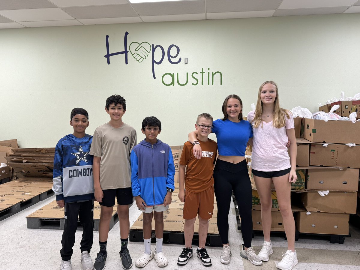 Spring Giving & Donating! Spent the afternoon making 880 meals kits  & a donation from Gracie to help provide more food for our 3,000 @RoundRockISD students @Hope4Austin512 helps feed! We 🧡 this organization & helping our school district #workingtogether #foodsecurity