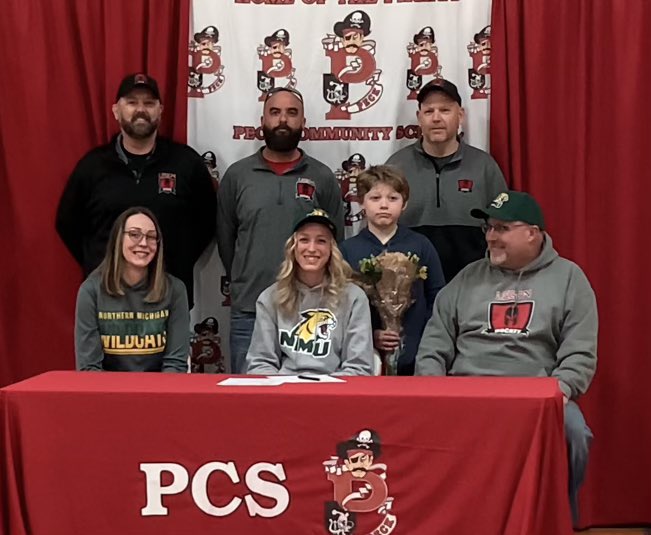 Historic day for Legion Hockey on Friday as Lauren Eager signed a letter of intent to play at Northern Michigan next year! @MichHSHockey @SanilacSports @PeteysPicks_ @MHSAA