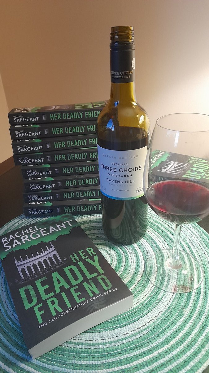 Toasting Gloucestershire Crime (fiction) with Gloucestershire wine. We're celebrating the launch of my new police procedural series with a delicious glass of local wine. @3choirsnewent #booklaunch