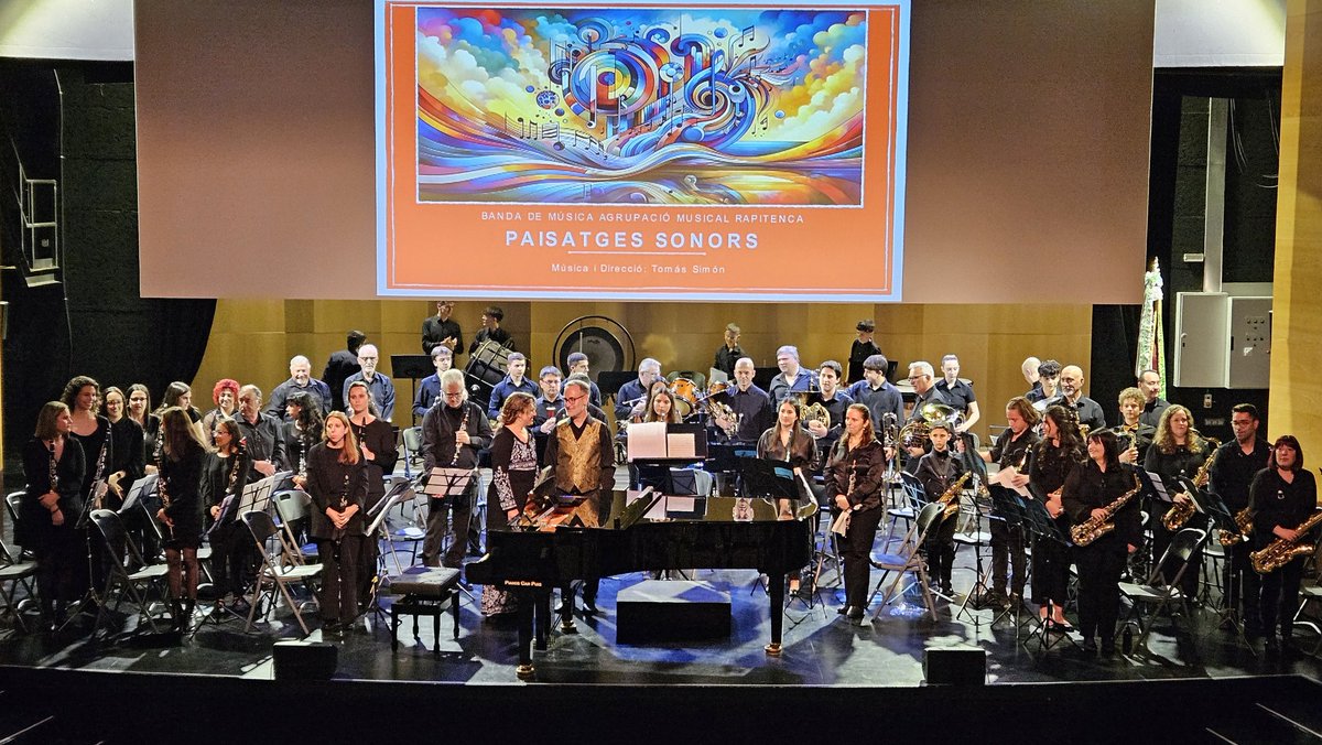 Gran concert anit amb la banda de l'@AMRapitenca, dirigida en aquesta ocasió pel mestre Tomàs Simon, compositor també de totes les obres que es van interpretar. Un luxe a l'#AuditoriSixtoMir de #laRàpita! 

#JDPC #CulturaRàpita24