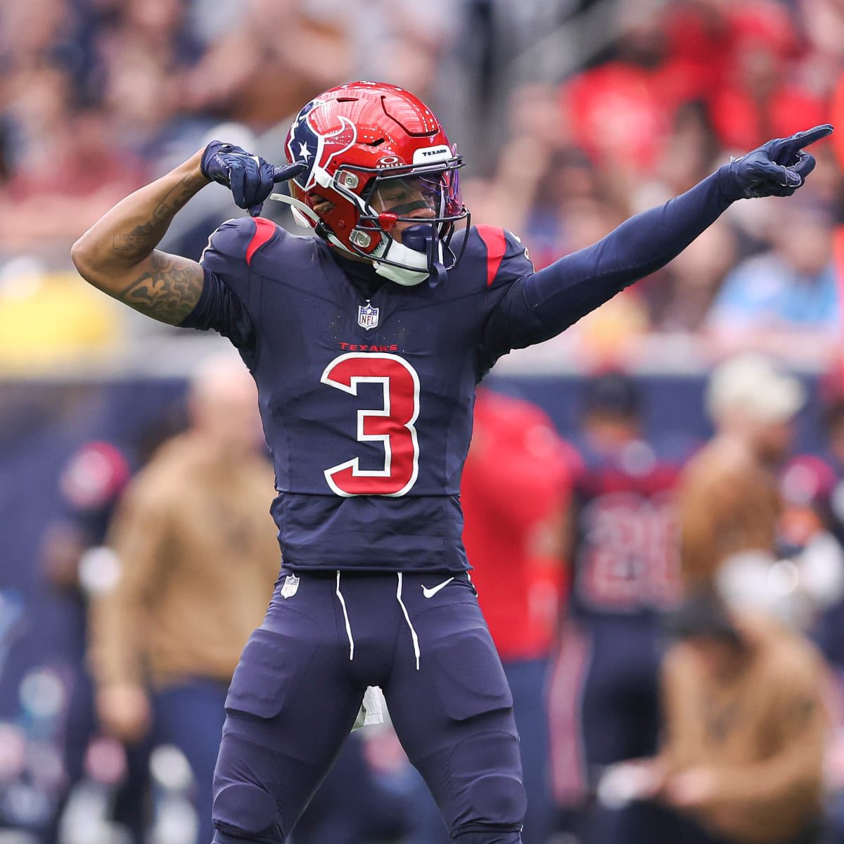 BREAKING: #Texans WR Tank Dell was shot in Florida at a nightclub as an innocent bystander.

It’s thankfully a minor wound and he will make a full recovery.