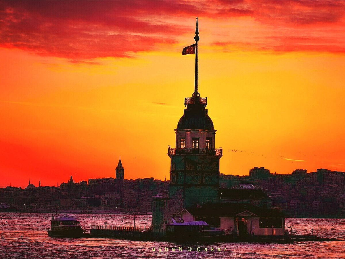 Sunset Maiden's Tower
Üsküdar, İstanbul Türkiye 💖
#Sunset #Günbatımı 🌞
#Cityscape #Tlman
#Kızkulesi 🌄
#MaidensTower #GalataTower
#GalataKulesi 💛💚💖
#TFSF 📸