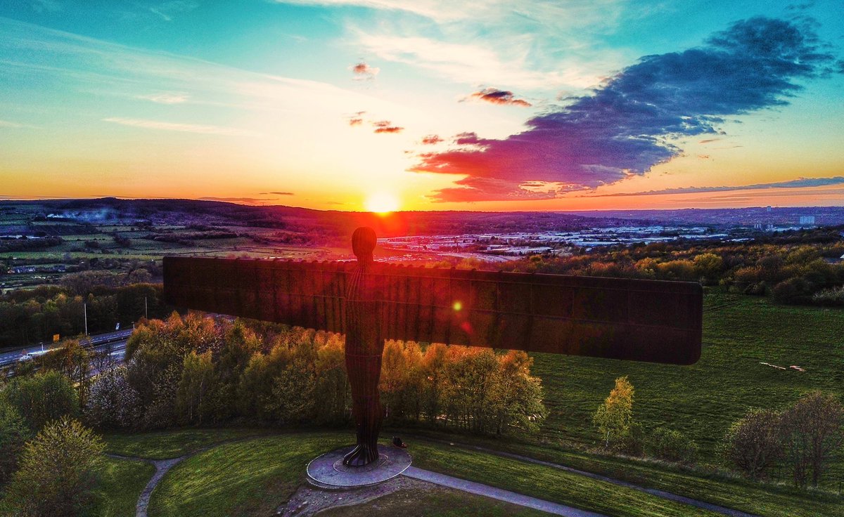 Sunset at the Angel of the North in Gateshead this evening pic by @raouldixonnnp #sunset #gatesheadangelofthenorth
