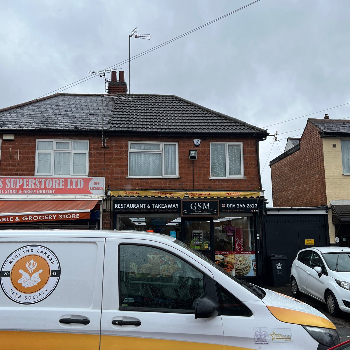 Today our Leicester Team we’re blessed to serve at the Vaisakhi Nagar Kirtan 🧡 Thank you to Square Pizza Company for their donation of 4500 pizza slices and to GSM Indian Sweets & Restaurant for their donation of 1600 samosas 👏