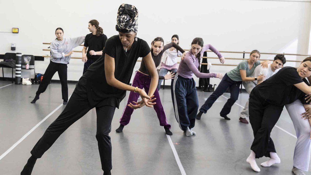 Juilliard Dance’s artists in residence, Courtney Henry, who is teaching Ballet Lab and the fourth-year partnering classes this spring, spoke with Alexandra Tweedley, the administrative director of the Dance Division. Read the full Q&A here! bit.ly/3UBiY1t