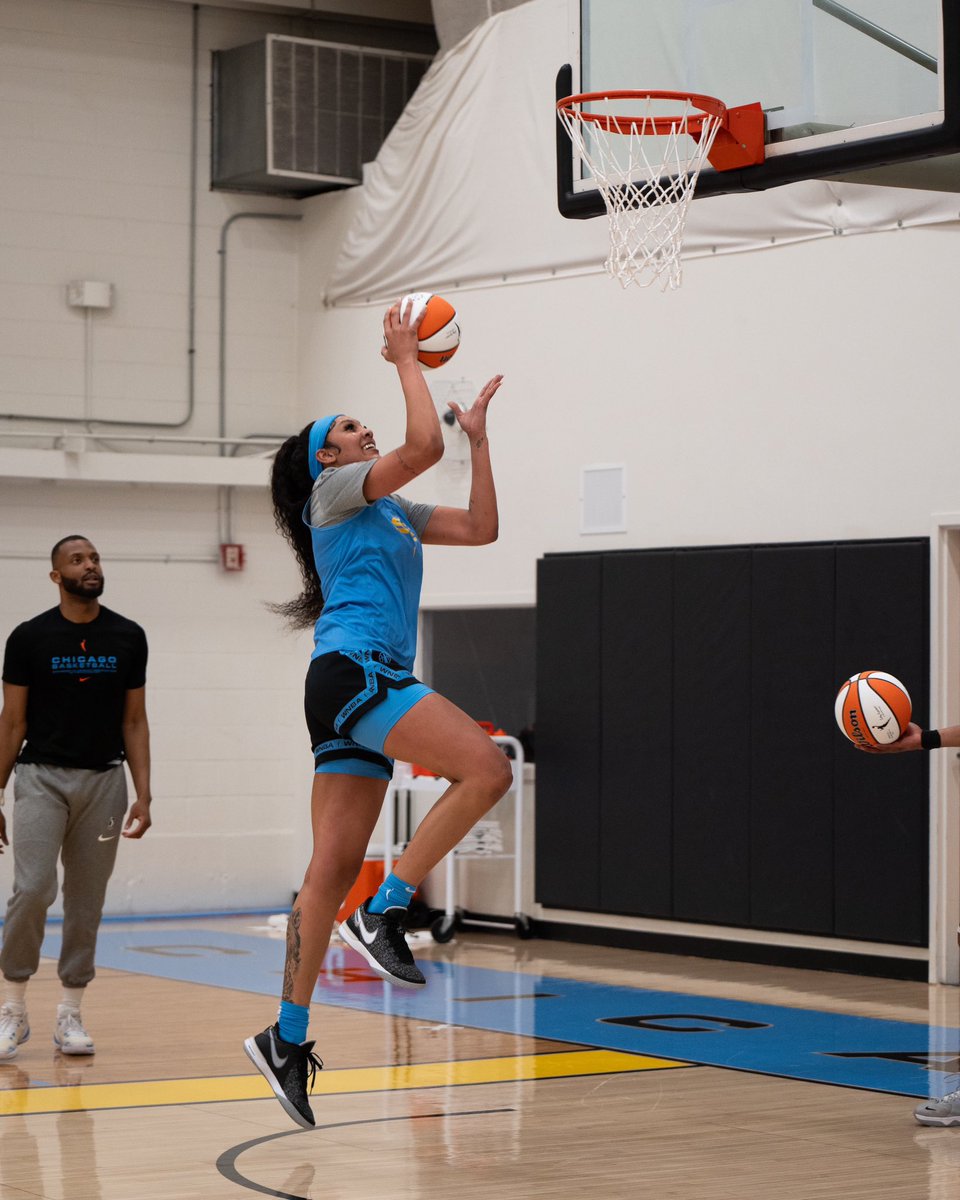 🇧🇷 Kamilla Cardoso fez seu primeiro treino com o Chicago Sky! A pré-temporada da WNBA começa no dia 4 de maio para a pivô brasileira.