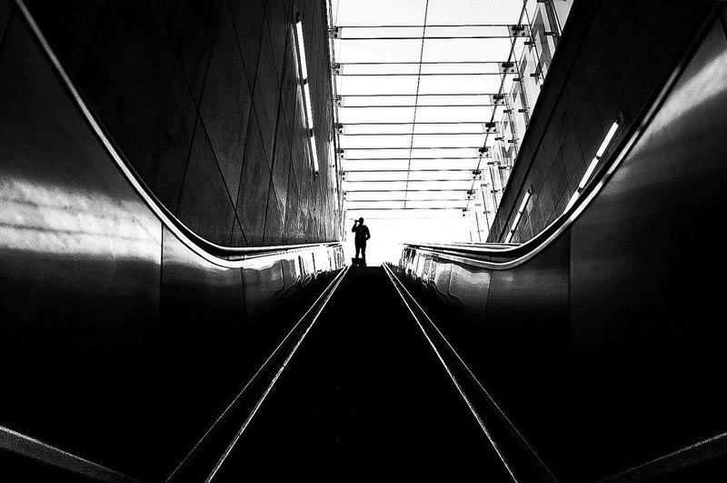 Capturing The Essence Of Urban Geometry: Black & White Street #Photography By Michael Tytgat bit.ly/3w11N12
