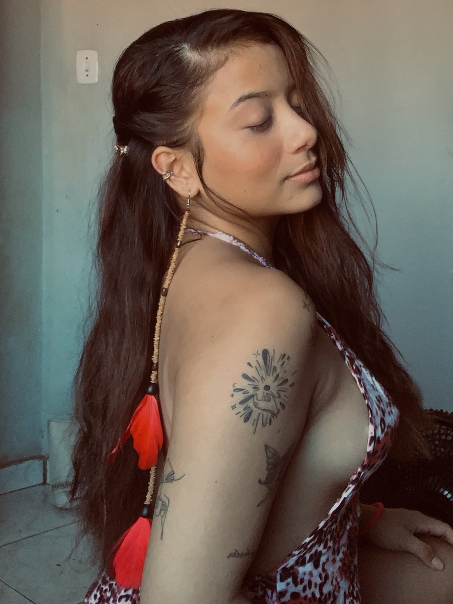 veeeeenusss's tweet photo. “Moça bonita
Teu corpo cheira
Ao botão de laranjeira
Eu também não sei se é…”
♥️✨ https://t.co/kP9nSbO1cm