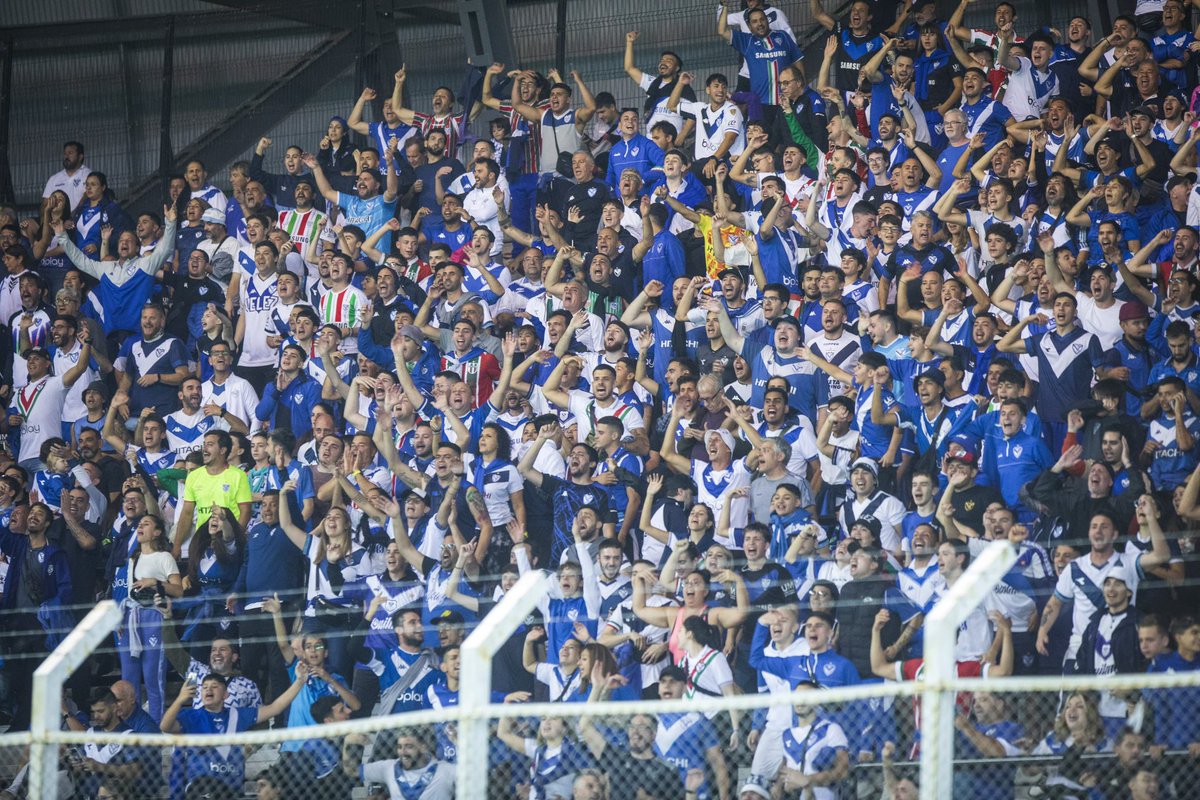 Vélez es finalista. Campaña heroica. Se bancaron todas: arrancó sin ganar en los primeros 3 partidos. Pasó por el 5-0 contra River, bancaron al DT y se rearmaron. Corría desde atrás y se metió a cuartos con victoria de visitante. Le ganó al equipo con más puntos (Godoy Cruz) y…