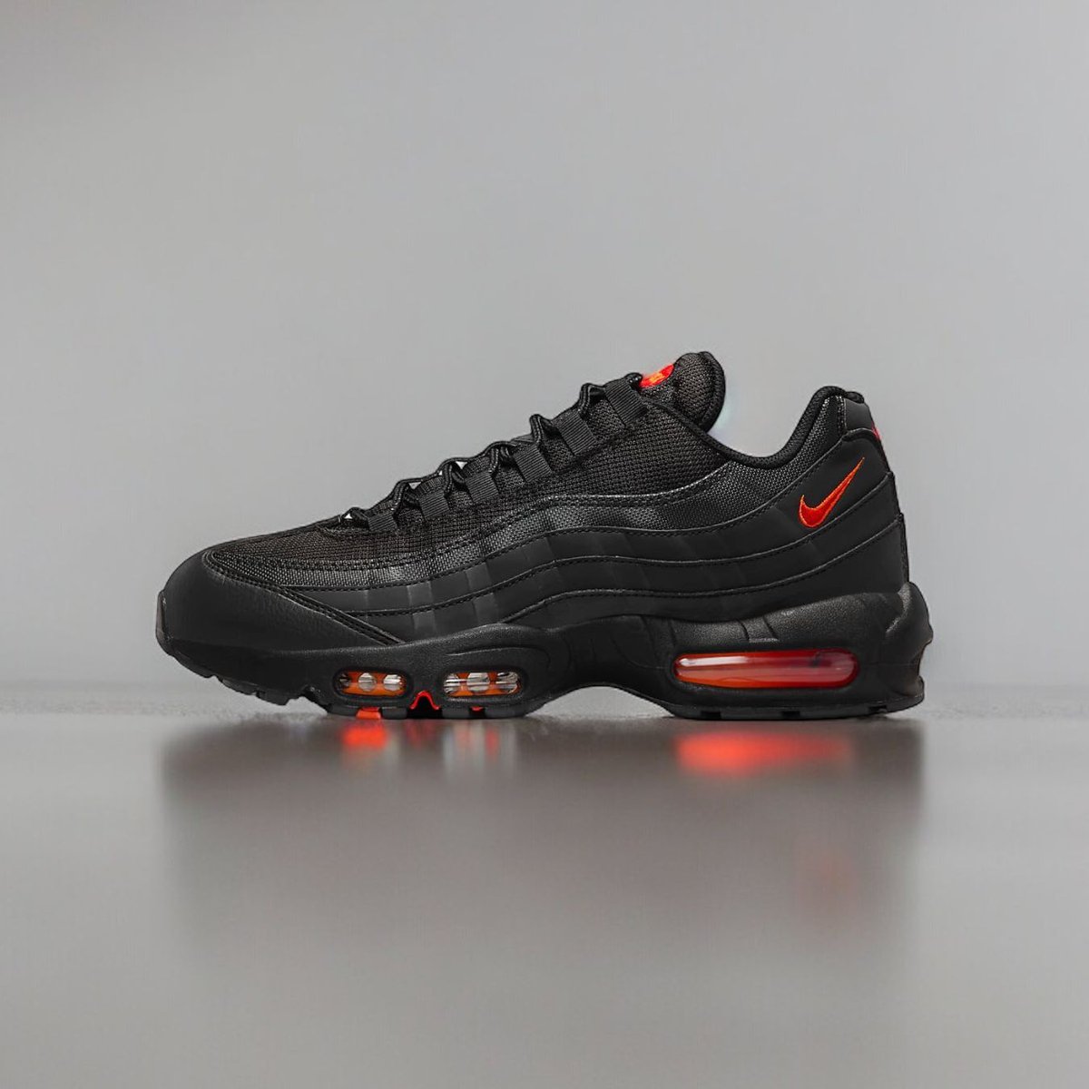 🚨NIKE SALE - 25% Off Full Price Nike Air Max 95 Sunrise bit.ly/3UyDy3q Sunset bit.ly/3QkYzMN Now £131.24 - (RRP £174.99) ✅Enter Code MEMBER24 At Checkout