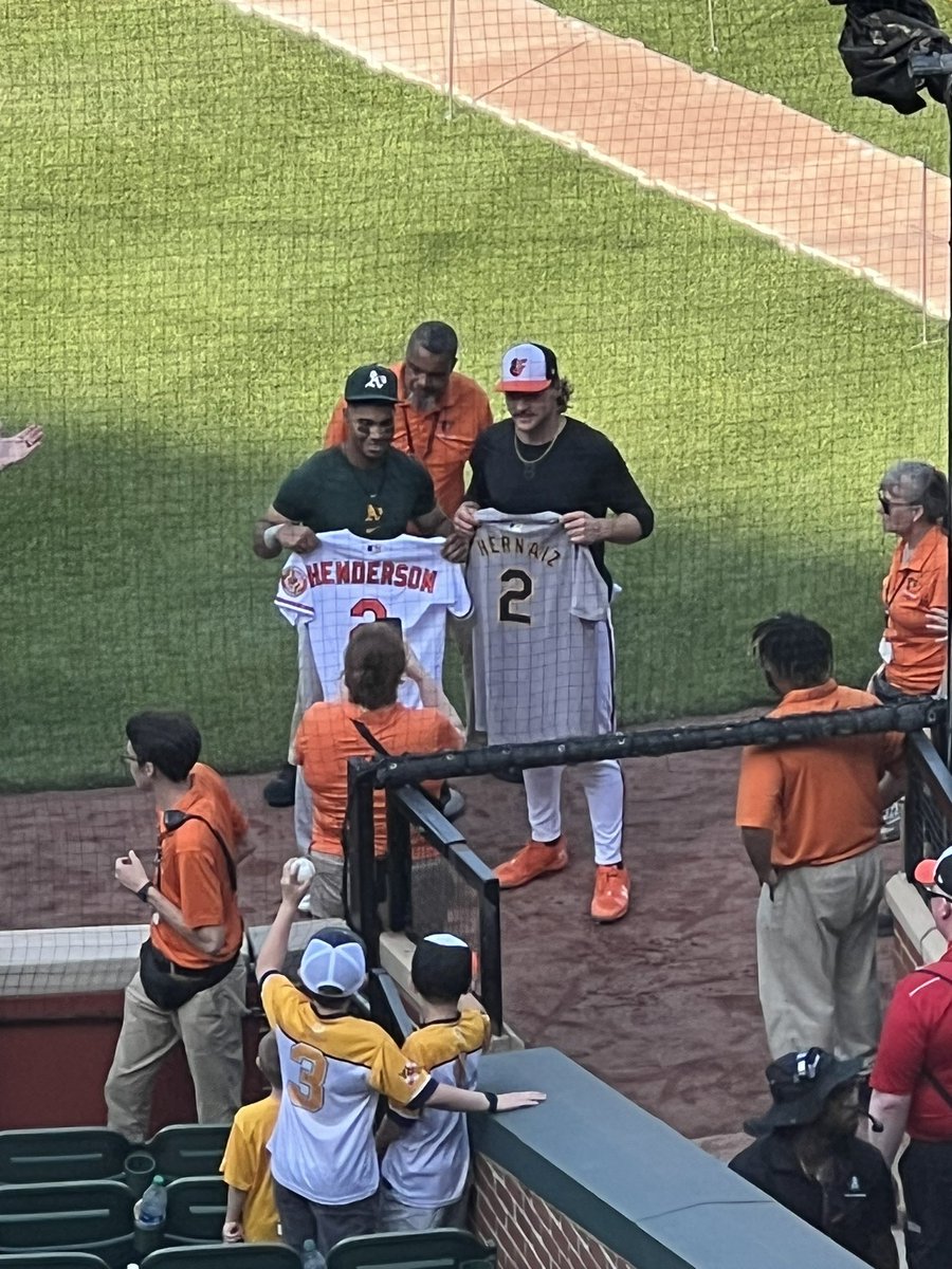 L⚾️VE the MLB jersey swaps! Darrell Hernaiz (random ass security guy with ZERO feel) & Gunnar Henderson!