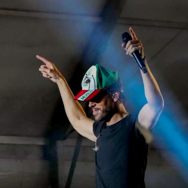 In an emotional moment last night, Enrique Iglesias expressed his gratitude to the Mexican public, recalling the start of his career in this country 🇲🇽

'In Mexico I started, and in Mexico I will die.'