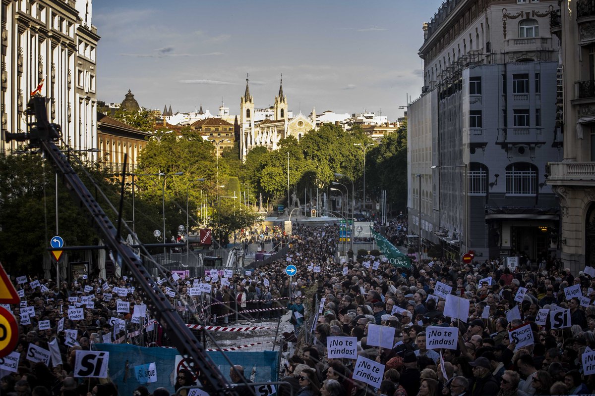 Que se olviden quienes pretenden quebrantar la democracia. Vamos a defenderla con toda la determinación y vamos a hacer valer la legitimidad de este gobierno progresista con transformaciones aún más ambiciosas. #PorAmorALaDemocracia