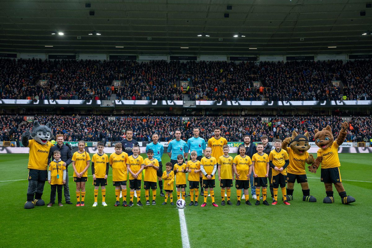 What an experience yesterday… shame about the result (and the fact they wouldn’t let me stand next to Morris) but 3 cup finals left to go. 

COYH🧡👒
