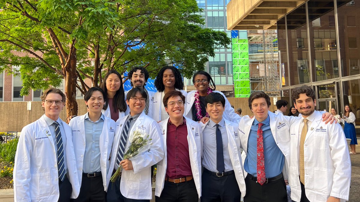 Congratulations to our M1s for receiving their white coats on Friday!! 🥼🩺