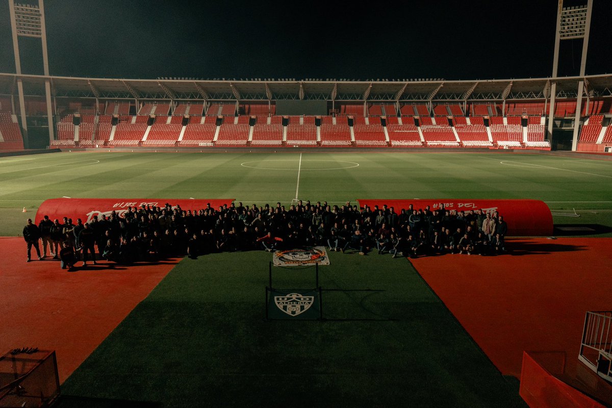 No por esperado deja de ser menos doloroso. 

Se preveía una buena temporada con nuestro XV aniversario como grupo, pero esta plantilla se ha encargado de quitarnos la ilusión y avergonzarnos. 

Recordad siempre que ALMERÍA SOMOS NOSOTROS.

¡NOS VAN A VER VOLVER!🥁📢