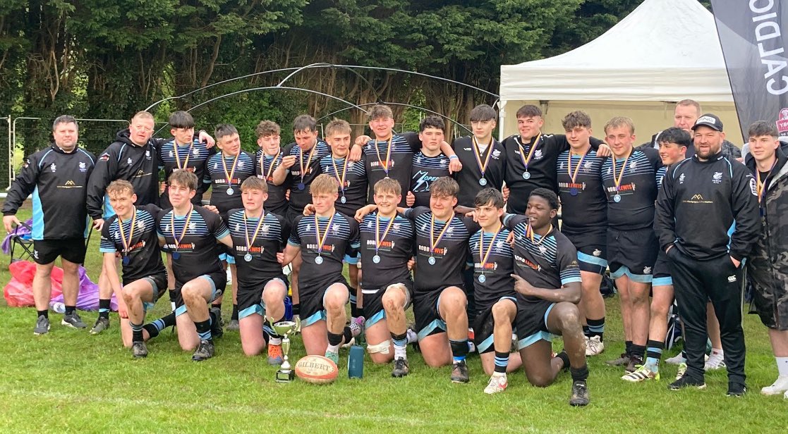 Numbers have grown a bit since we started with these boys at U8’s. Last game of U16’s for them today, their mini/junior rugby done. Incredibly proud of them winning the @MonYoungRugby tournament unbeaten. Now onto youth 😁 @CaldicotRFC @CaldicotJnrRFC
