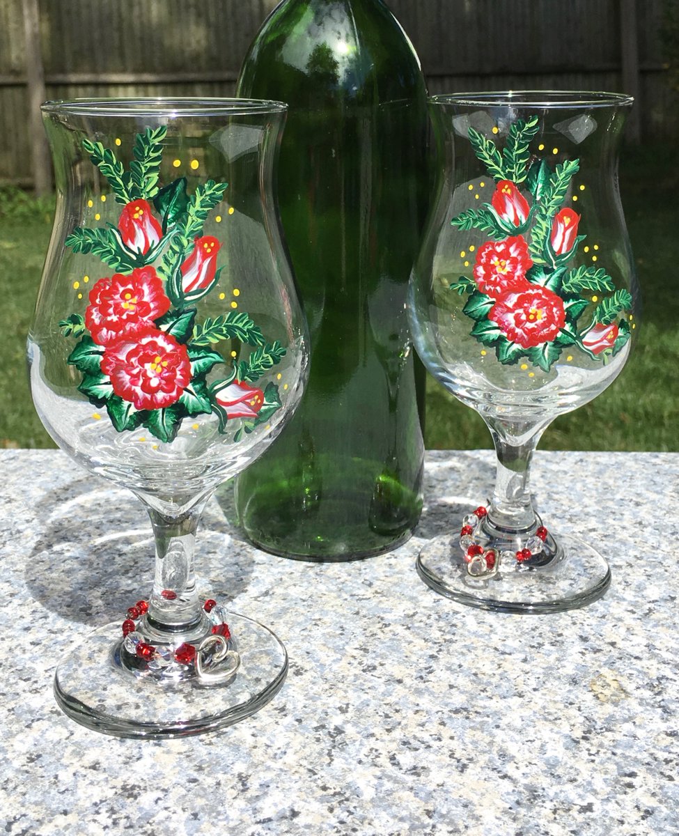 Hand painted cocktail glasses etsy.com/listing/560241… #MothersDay #MothersDayGifts #paintedglasses #SMILEtt23 #CraftBizParty #etsy #etsyshop