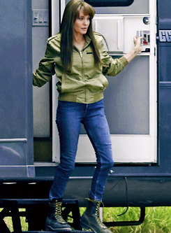 Toastiewiththe's tweet photo. #AngelinaJolie
dameangelina.tumblr 2019
Angie spotted filming her own stunts in the desert of New Mexico in the thriller #TWWMD https://t.co/g2T451BuFq