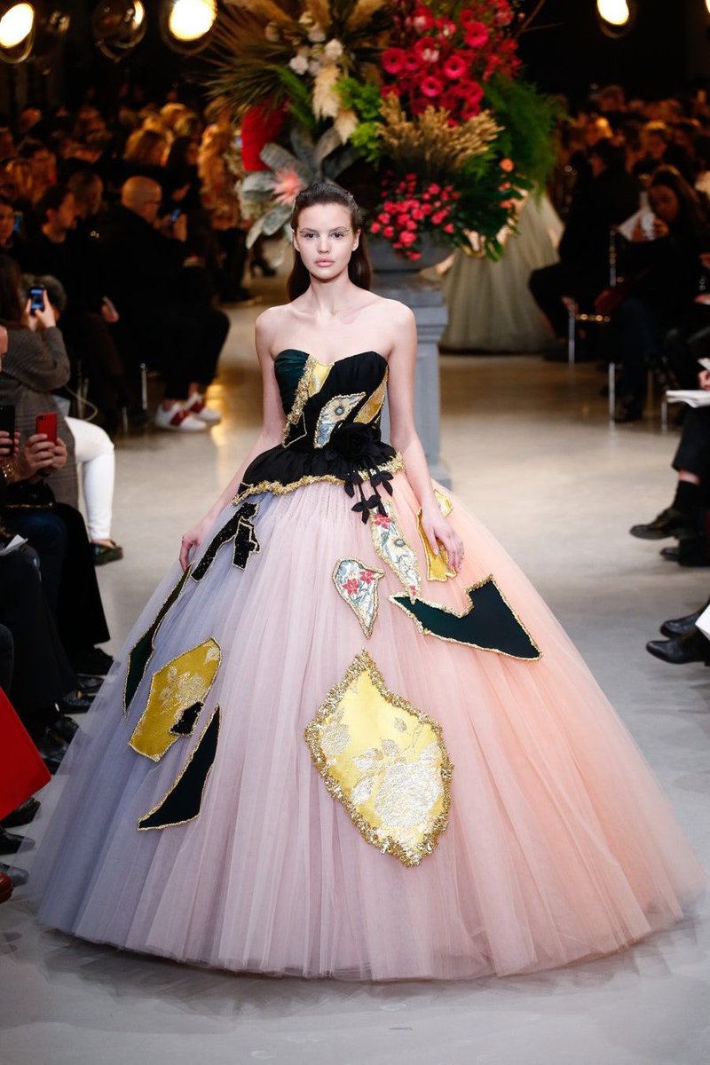 LaModeUnknown's tweet photo. The shattered gowns of ✨Viktor &amp; Rolf✨ Spring/Summer 2017 Couture. 🪡 https://t.co/M2fNdcEmJp