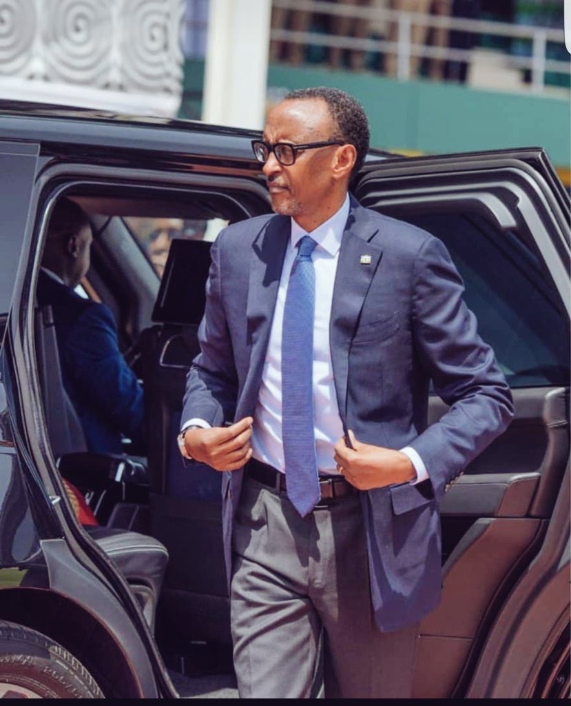 Uwoduha (Abarundi) President #Kagame ngo arongore u Burundi niyo yobifatanya n’igihugu ciwe. Uyu mugabo muraba ngaha ni Intwari, yahagaritse jenoside yakorerwa Abatutsi muri 1994, Igihugu ciwe kirateye imbere cane. Uzogere i Kigali, uzombarira, on dirait que c’est l’Europe.